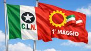 Bandiera italiana con lo stemma del Comitato di Liberazione Nazionale e bandiera del 1 maggio